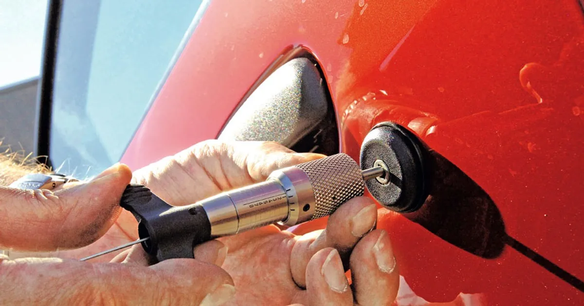Zdjęcie Jak otworzyć auto bez kluczyka? Skuteczne metody bez uszkodzeń
