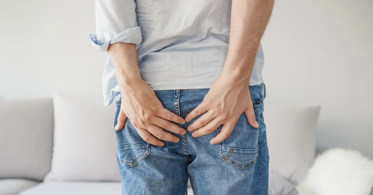 Zdjęcie Wydzielina z odbytu - przyczyny i objawy. Kiedy do lekarza?