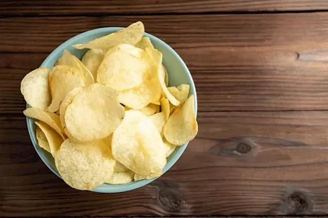 Zdjęcie Ile kalorii ma paczka chipsów? Zaskakujące fakty o kaloriach