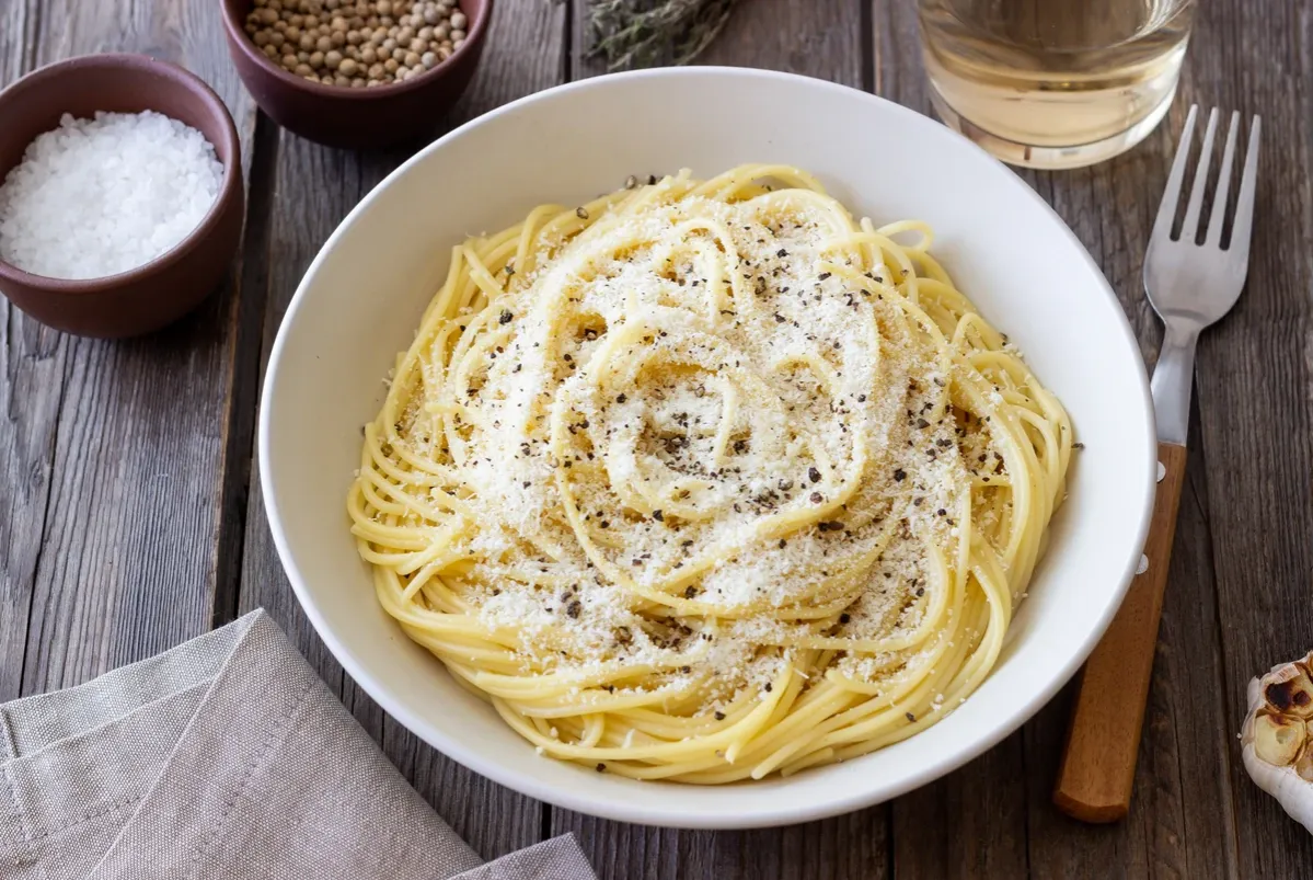 Zdjęcie Szybkie spaghetti zapiekane z serem - pyszny przepis na obiad