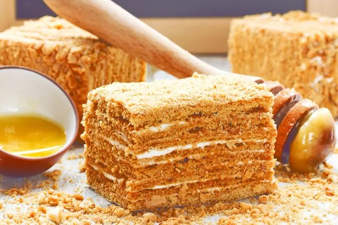 Zdjęcie Miodownik czeski – sprawdzony przepis na wyjątkowe ciasto z miodem krok po kroku