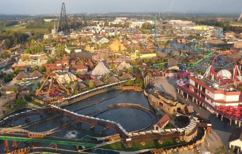 Zdjęcie Do której godziny jest otwarta Energylandia? Sprawdź harmonogram i plany.