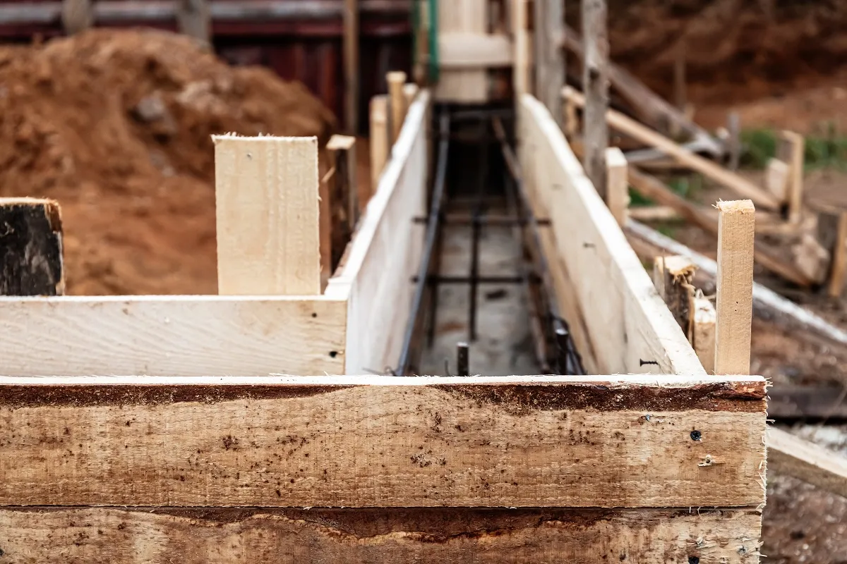 Zdjęcie Jaki beton na fundament ogrodzenia? Uniknij kosztownych błędów