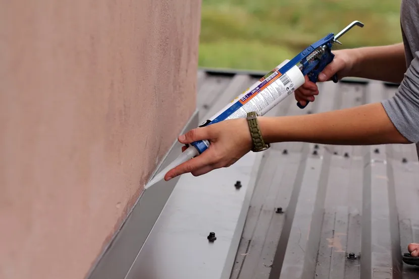 Zdjęcie Jak przyspieszyć schnięcie silikonu: sprawdzone metody i techniki