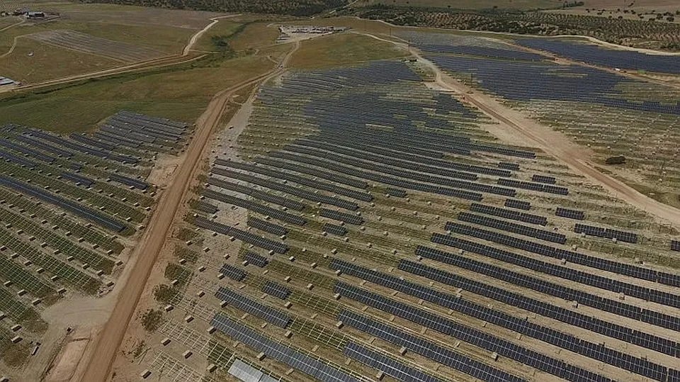 Zdjęcie Elektrownia słoneczna 100 kW: Koszt, wydajność i wymagania instalacyjne