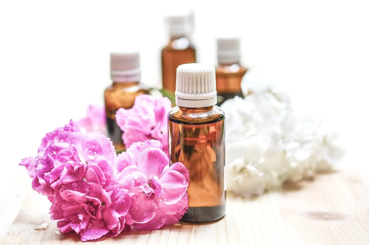 Zdjęcie Jak zrobić olejek zapachowy w prosty sposób i cieszyć się aromatem