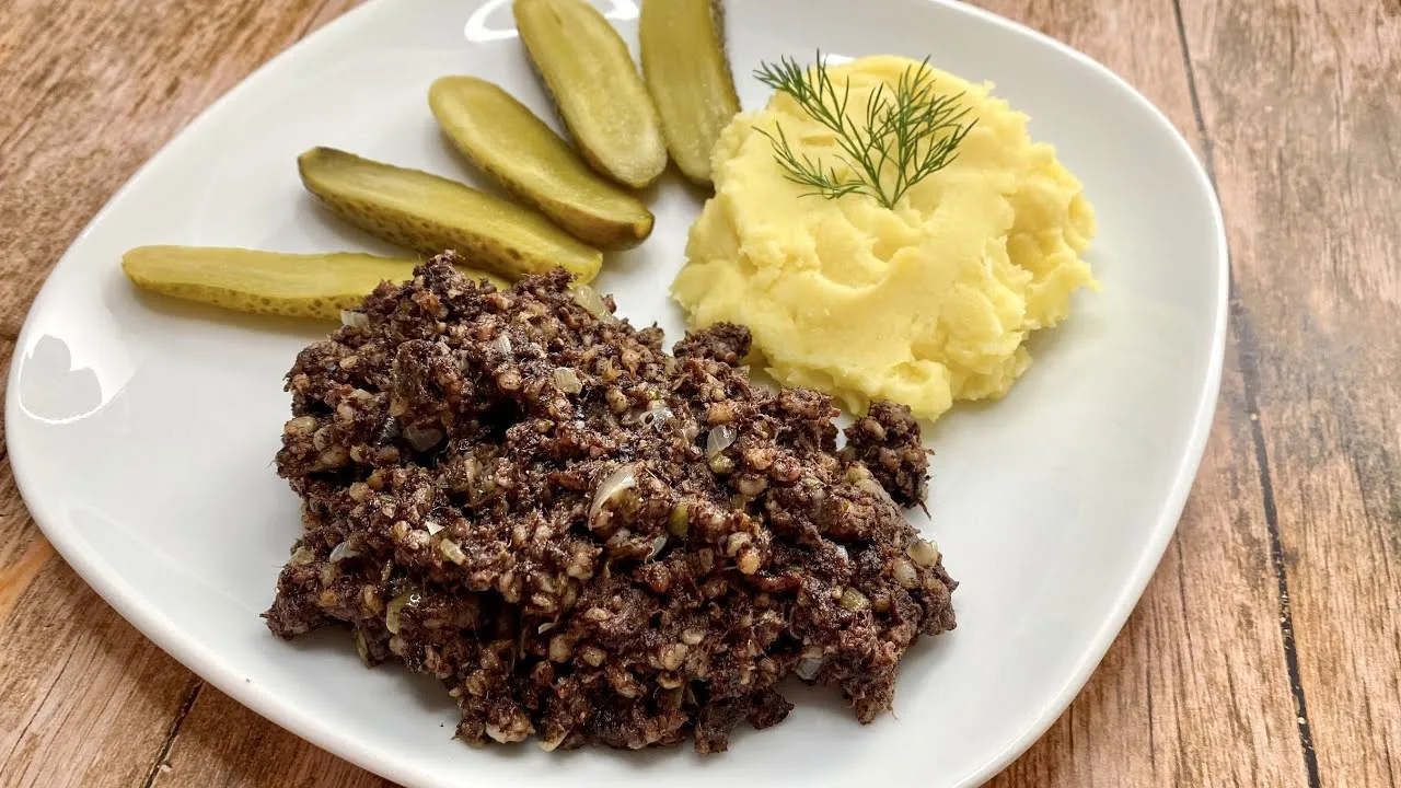 Zdjęcie Jak podgrzać kaszankę, aby nie pękła i zachowała smak?