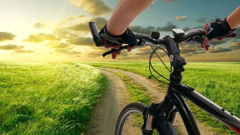 Zdjęcie Jak dojade rowerem w mieście: trasy, aplikacje i bezpieczne porady dla rowerzystów