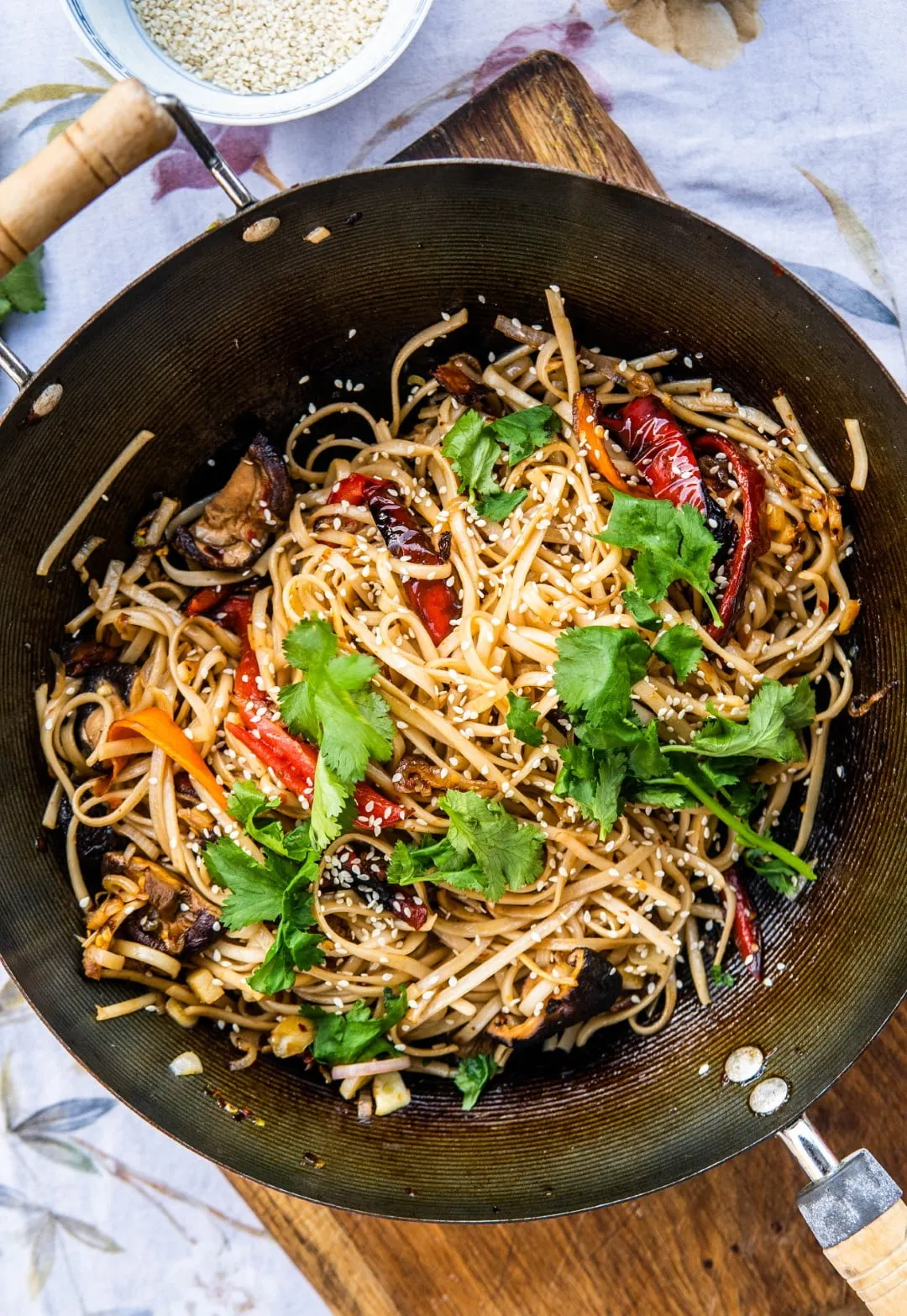 Zdjęcie Makaron chow mein czy jest zdrowy? Odkryj jego ukryte zagrożenia