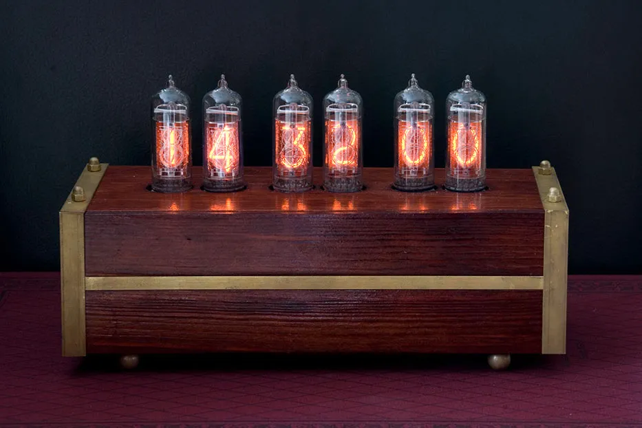 Zdjęcie Zegar Nixie: Fascynujący powrót do ery lamp elektronowych