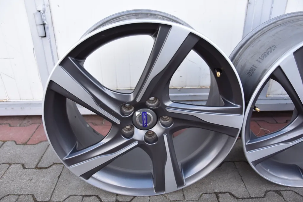 Zdjęcie Jakie felgi pasują do Volvo V60? Sprawdź najlepsze opcje i uniknij błędów!