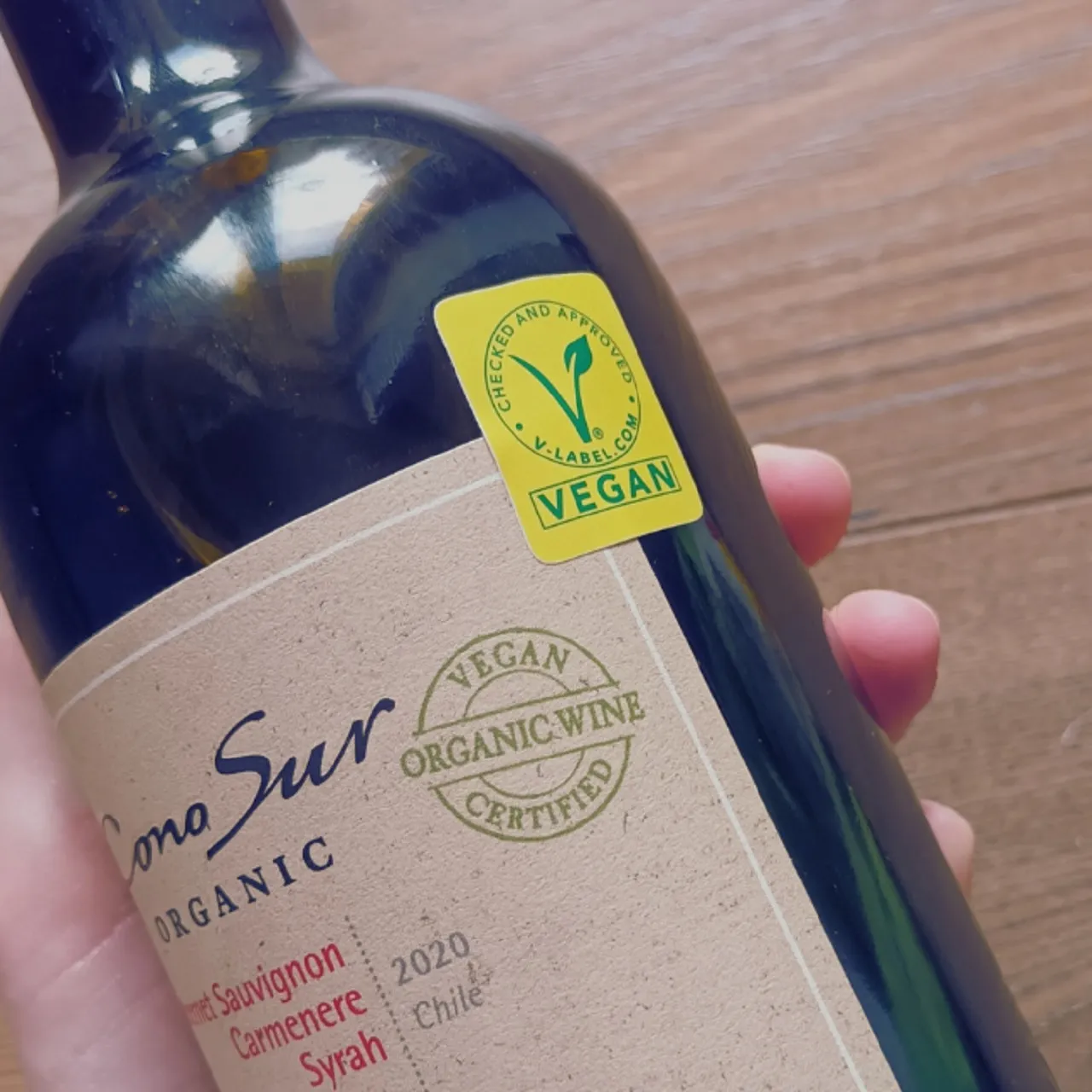Zdjęcie Czy wino jest wegańskie? Odkryj, co naprawdę zawiera Twoje wino
