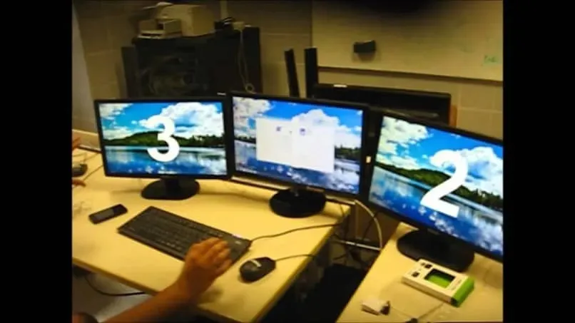 Zdjęcie Jak ustawić 2 monitory w Windows 10 i uniknąć problemów z konfiguracją