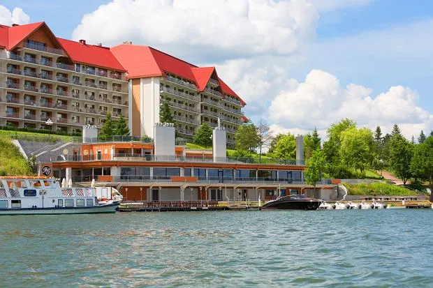 Zdjęcie Hotel Gołębiewski Mikołajki - historia powstania i znaczenie w turystyce