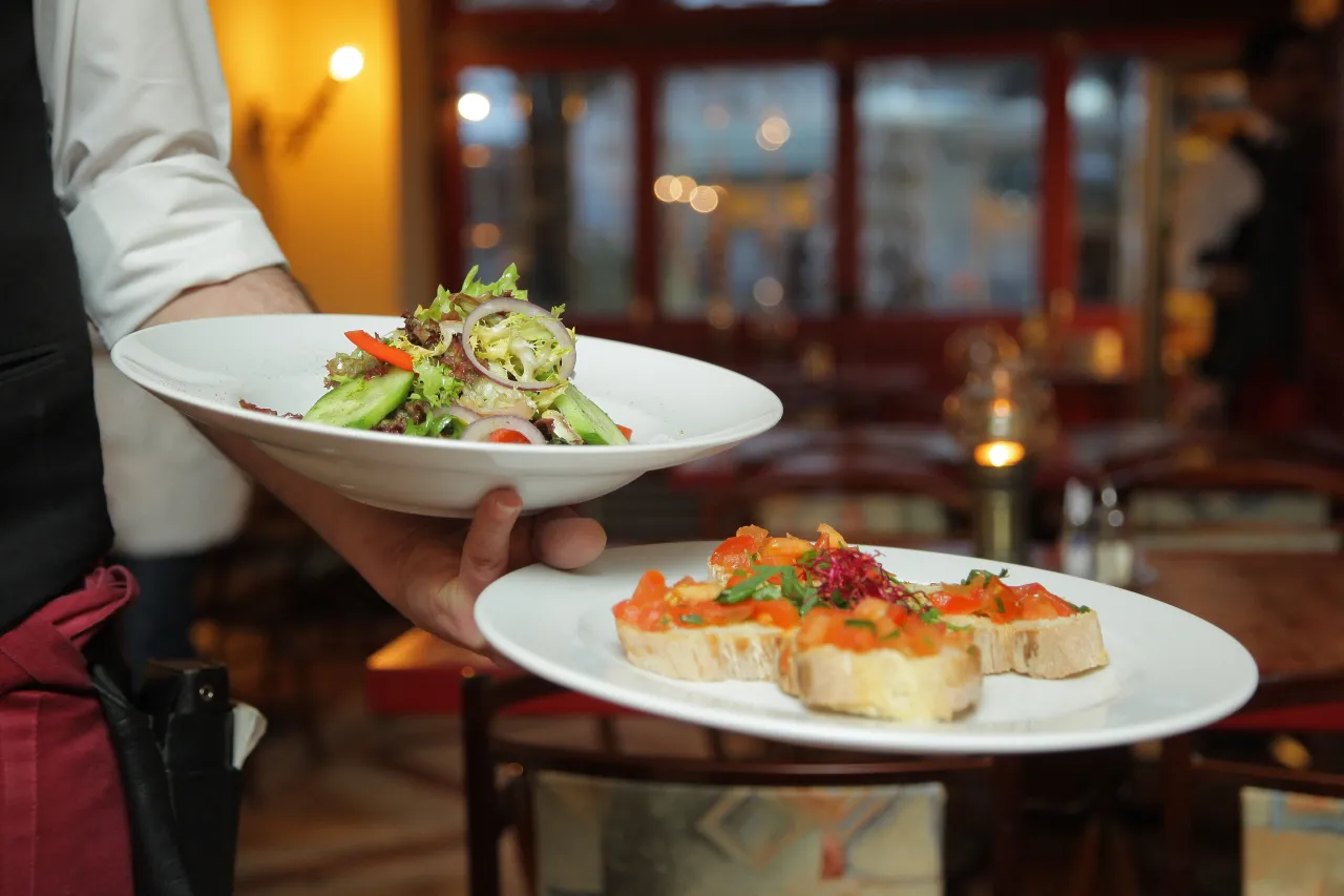 Zdjęcie Ile zarabia szef kuchni w hotelu? Zaskakujące różnice w pensjach