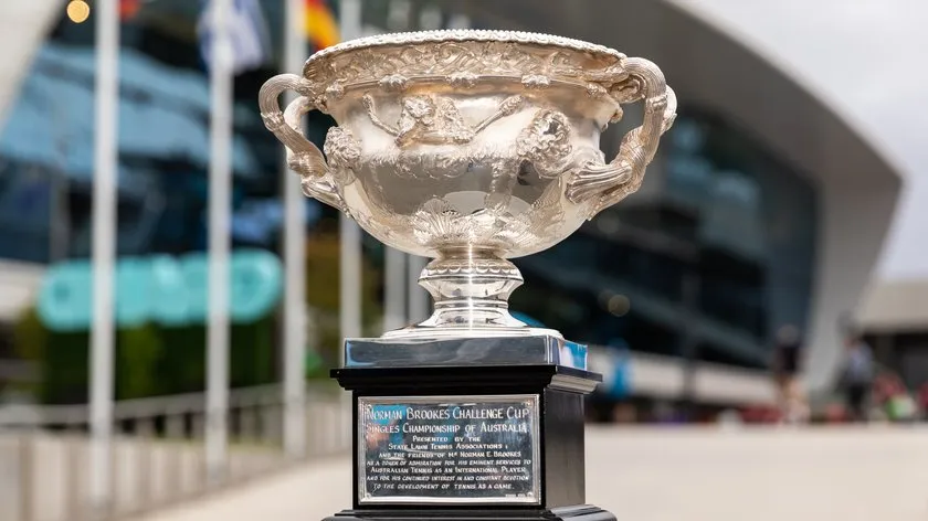 Zdjęcie Czy puchar Australian Open jest przechodni? Odkryj prawdę o trofeum