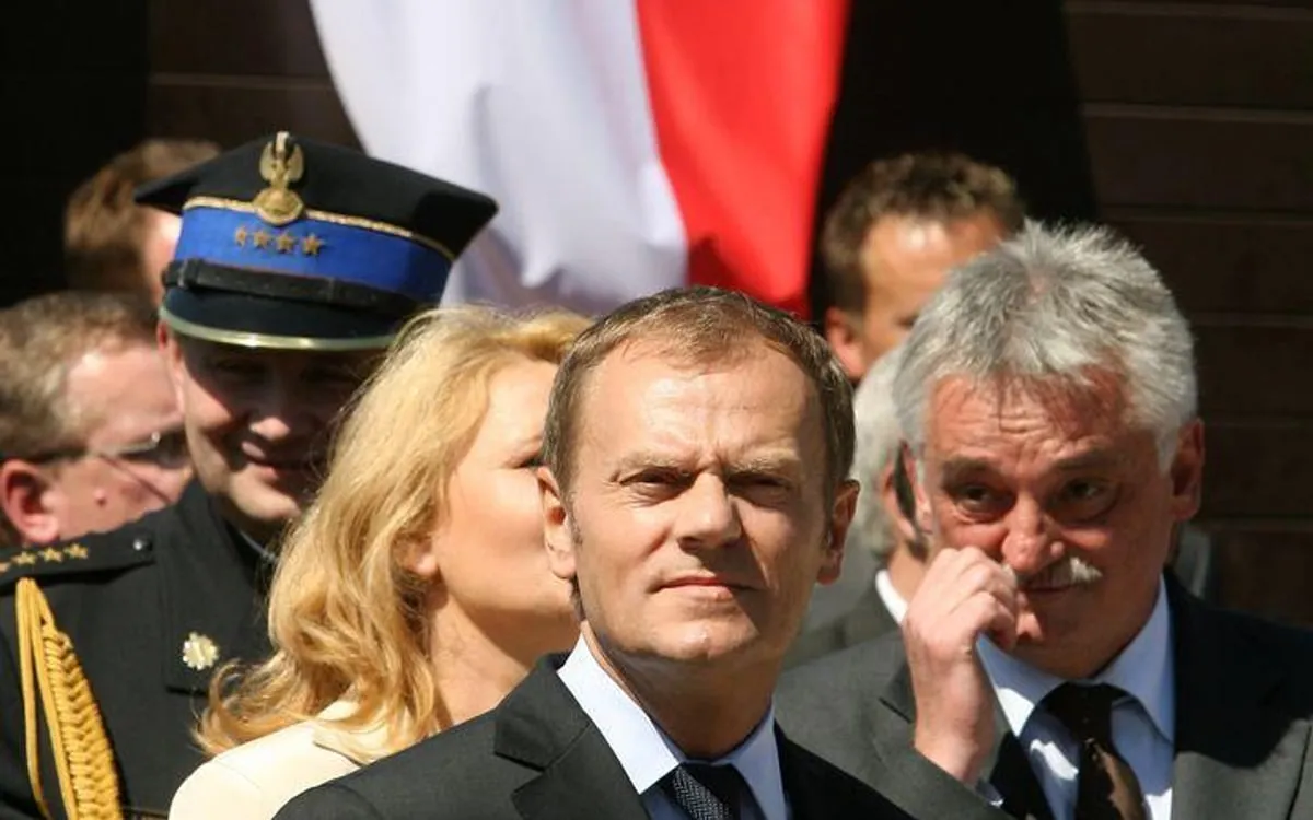 Zdjęcie Czy Donald Tusk jest Polakiem? Odkryj jego prawdziwe korzenie