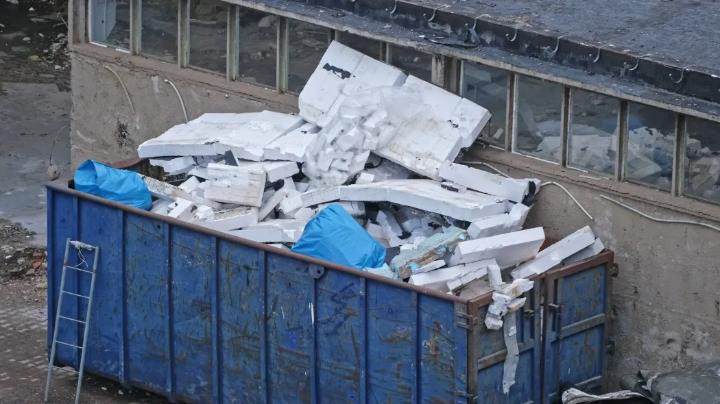 Zdjęcie Jak prawidłowo wyrzucić styropian po telewizorze i uniknąć problemów