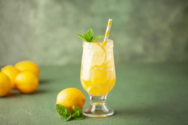 Zdjęcie Limoncello drink – orzeźwiające przepisy na koktajle, które zachwycają