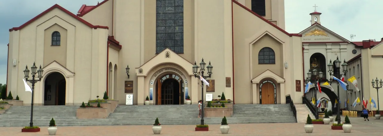 Zdjęcie Sanktuarium w Skarżysku-Kamiennej: Historia i praktyczne informacje