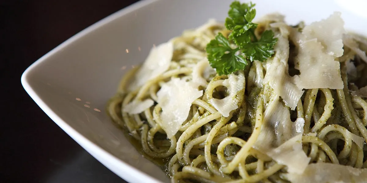 Zdjęcie Pasta al Pesto Perfecta: Tu Receta Casera con Trucos de Chef