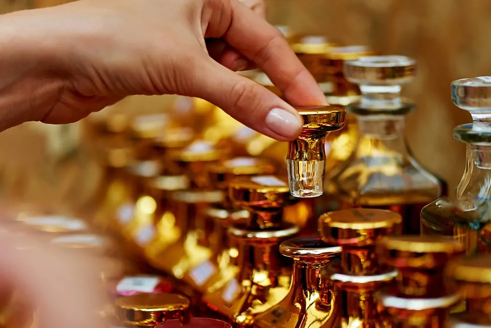 Zdjęcie Czy w Rossmannie są oryginalne perfumy? Sprawdź autentyczność!