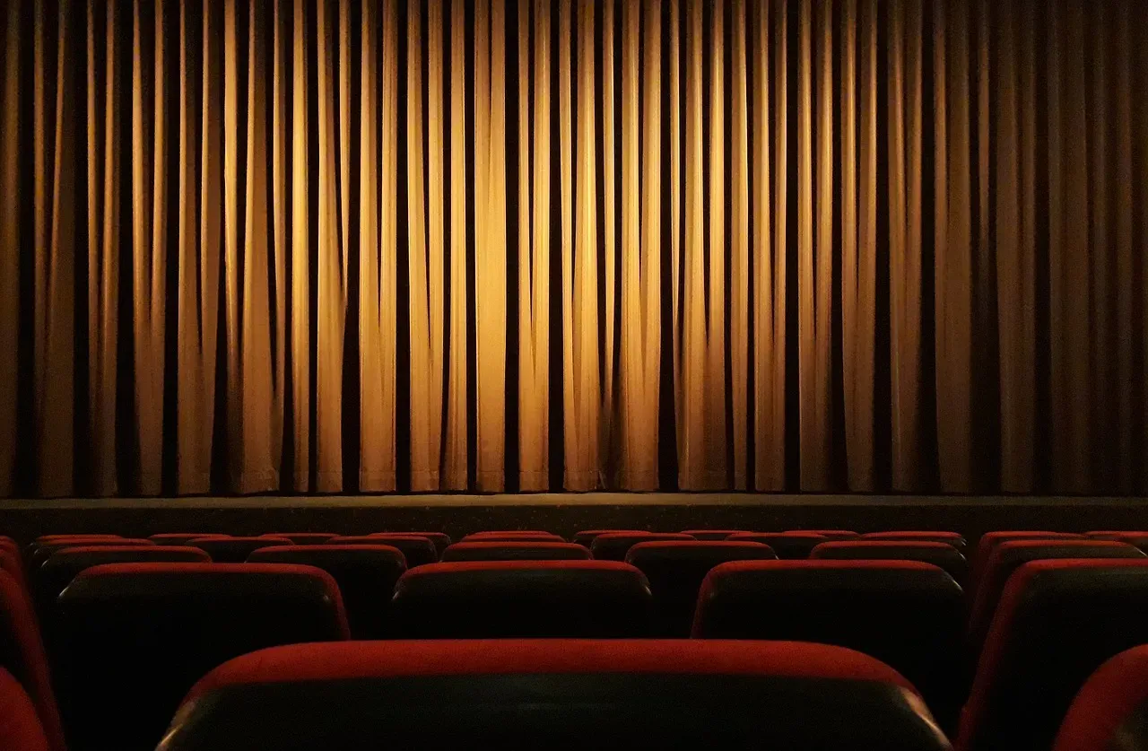 Zdjęcie Czy w teatrze można jeść? Oto zasady i etykieta dotycząca jedzenia