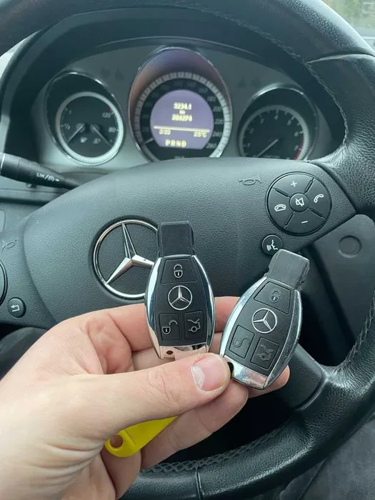 Zdjęcie Ile kosztuje kodowanie kluczyka mercedes? Przegląd cen i usług
