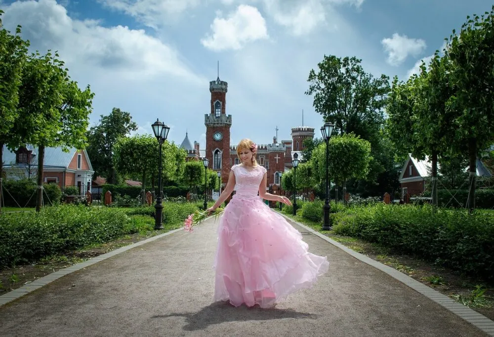 Zdjęcie Jak zrobić strój Kopciuszka - proste kroki do idealnego kostiumu