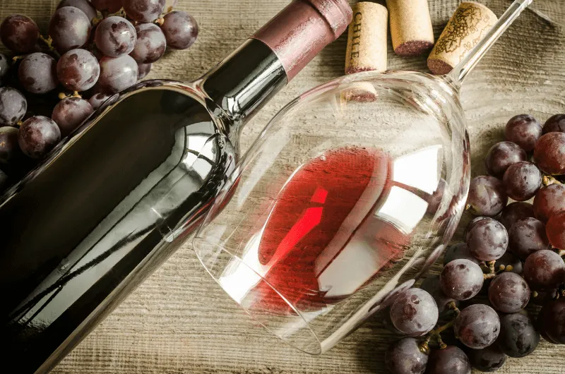 Zdjęcie Jak skutecznie sprać czerwone wino? Sprawdzone metody na plamy