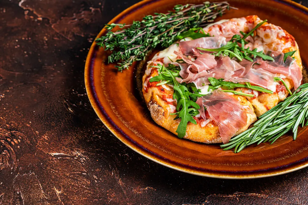 Zdjęcie Jaka szynka do pizzy? Odkryj najlepsze wybory dla smaku pizzy