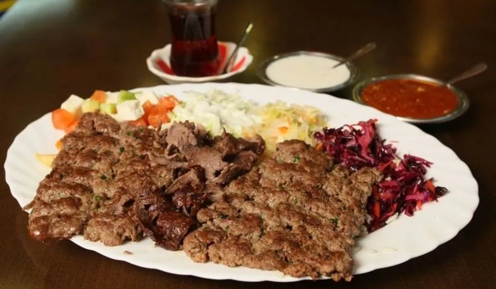Zdjęcie Jak wygląda kebab w Turcji? Odkryj jego różnorodność i smak