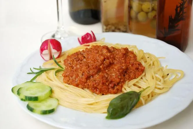 Zdjęcie Ile makaronu spaghetti na osobę? Odmierz idealną porcję!