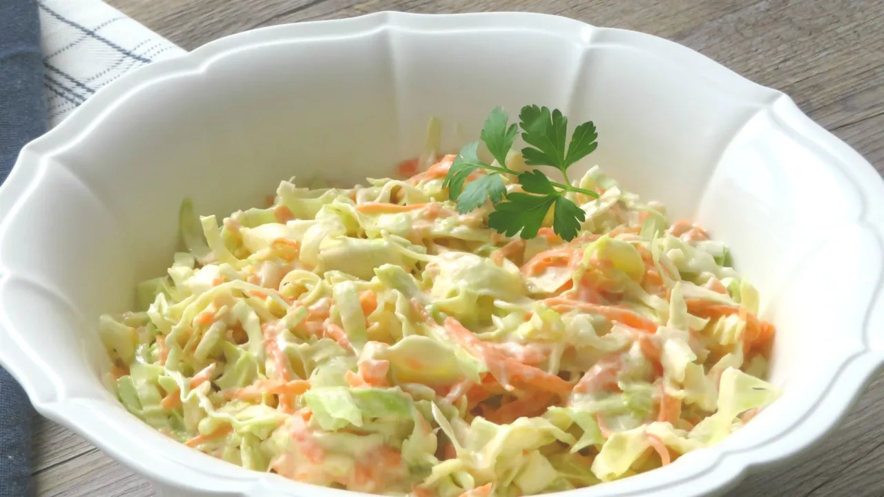 Zdjęcie Receta fácil de ensalada de repollo y zanahoria KFC para sorprender