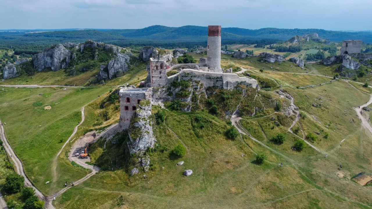 Zdjęcie Ruiny zamku w Olsztynie - fascynująca historia i tajemnice warowni
