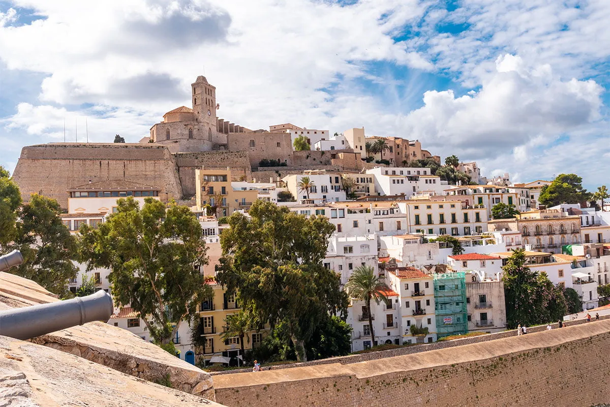Zdjęcie Ibiza: Trzecia co do wielkości wyspa Balearów z niezwykłymi atrakcjami