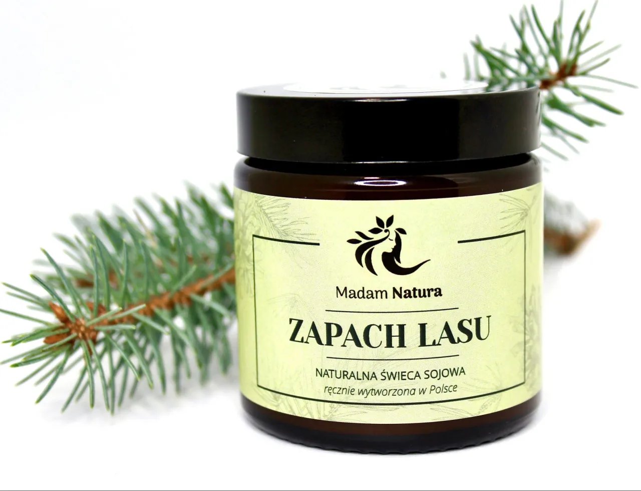 Zdjęcie Świeczka o zapachu sosny – naturalny relaks i aromaterapia w domu