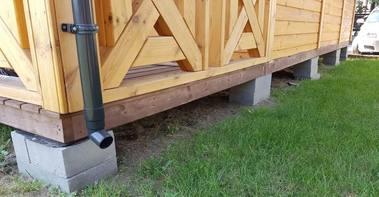Zdjęcie Jaki fundament najlepiej sprawdzi się pod drewniany domek letniskowy 35m2