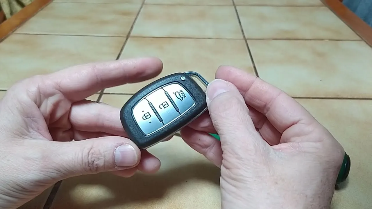 Zdjęcie Wymiana baterii w kluczyku hyundai i30 – uniknij problemów z pilotem