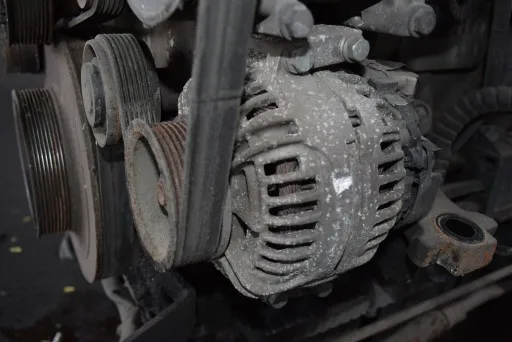 Zdjęcie Jak założyć pasek alternatora DAF 105 bez zbędnych problemów