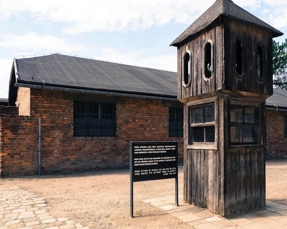 Zdjęcie Jak dojechać do Auschwitz z Krakowa – najwygodniejsze opcje podróży