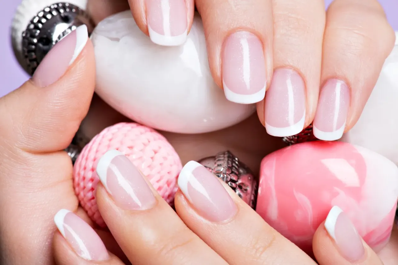 Zdjęcie Ile kosztuje manicure klasyczny? Ceny i czynniki wpływające