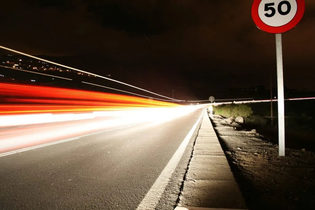 Zdjęcie Minimalna prędkość na autostradzie w Polsce – co grozi za jej nieprzestrzeganie?
