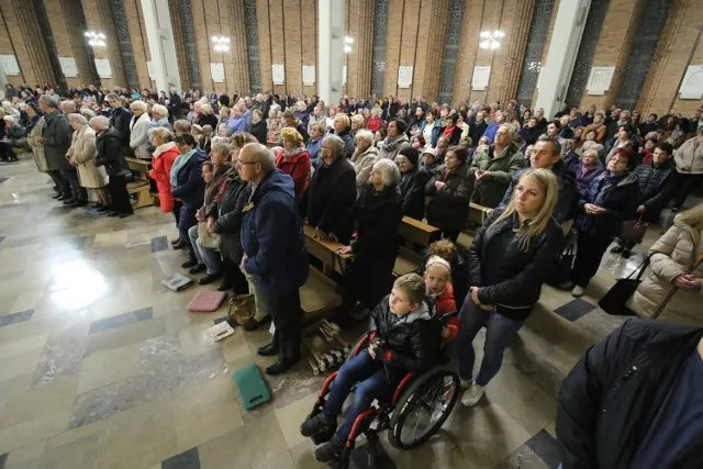 Zdjęcie Msze egzorcystyczne gdzie odbywają się uzdrowienia i uwolnienia?
