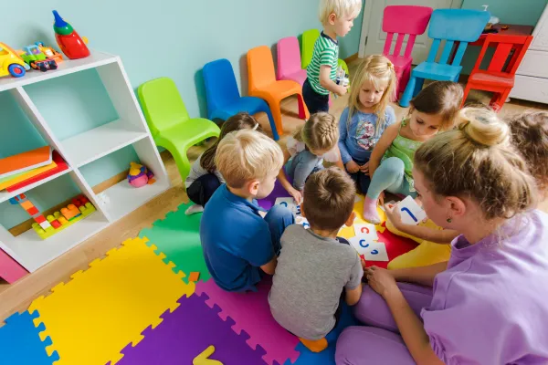 Zdjęcie Ile zarabia opiekunka w żłobku państwowym? Sprawdź realne wynagrodzenia