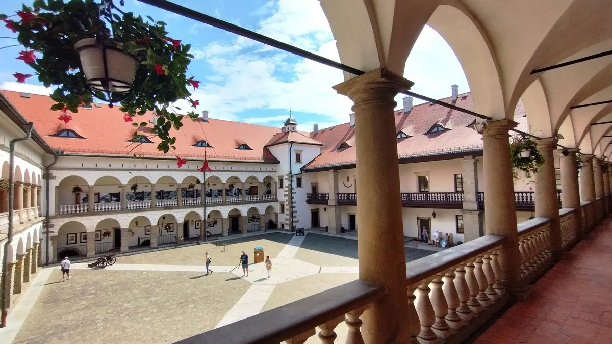 Zdjęcie Opinie o zamku królewskim w Niepołomicach - zalety i wady pobytu
