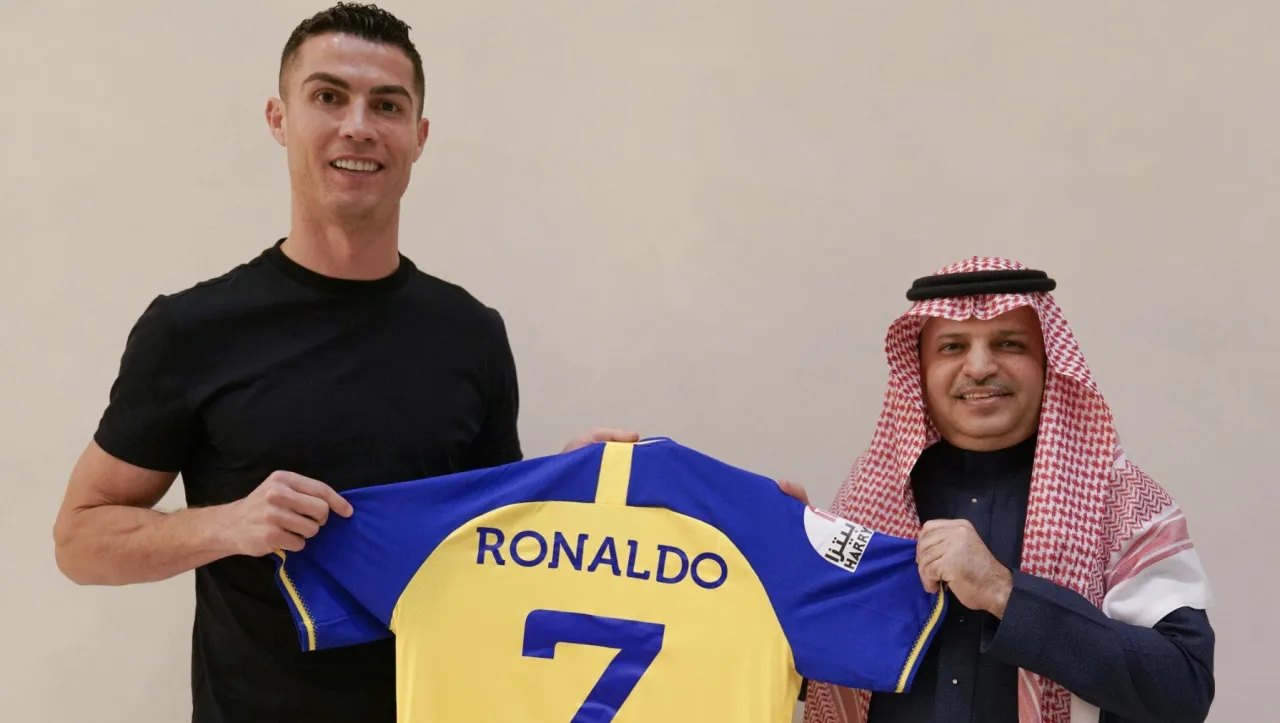 Zdjęcie Ile zarabia Ronaldo tygodniowo? Zaskakujące fakty o jego dochodach
