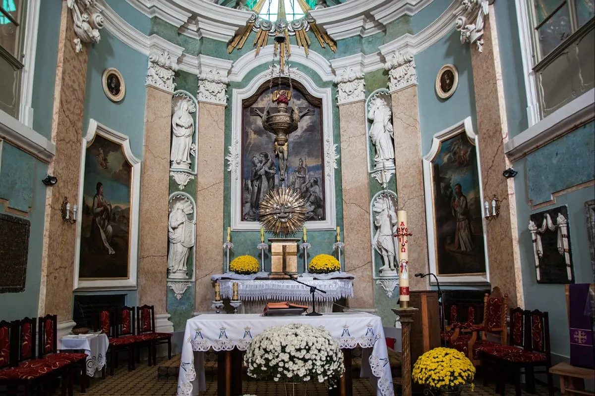 Zdjęcie Kościół trójcy świętej w Radomiu - historia i znaczenie dla społeczności