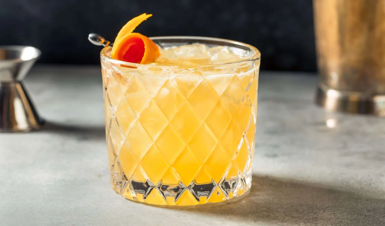 Zdjęcie Odkryj idealny przepis na whisky sour drink, który zachwyci gości