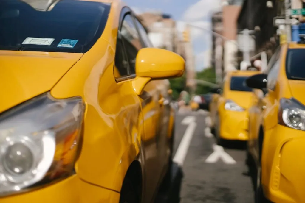 Zdjęcie Ile naprawdę kosztuje taxi za 20 km? Sprawdź, jak uniknąć wysokich opłat!